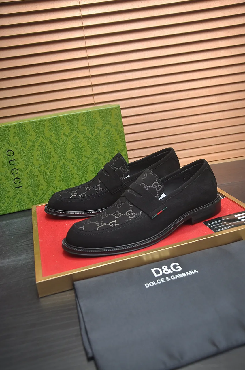 Men's shoes💰500💶Italy's top luxury men's shoe giant (GUCCI) (Gucci) (full cowhide lining) new arrival🍃Original European style🔰 Pleasant to the eye😍In order to make the shoes more durable and non-deformable🌀The production continues to follow traditional methods but there is still no lack of innovation💪Choose original sheepskin for the leather♻️ Smooth and natural And extra bright ⭐Made of imported cowhide, the first choice of rich people 38-45 (45 customized)